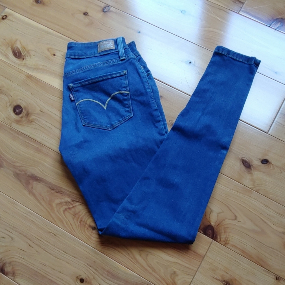Levis